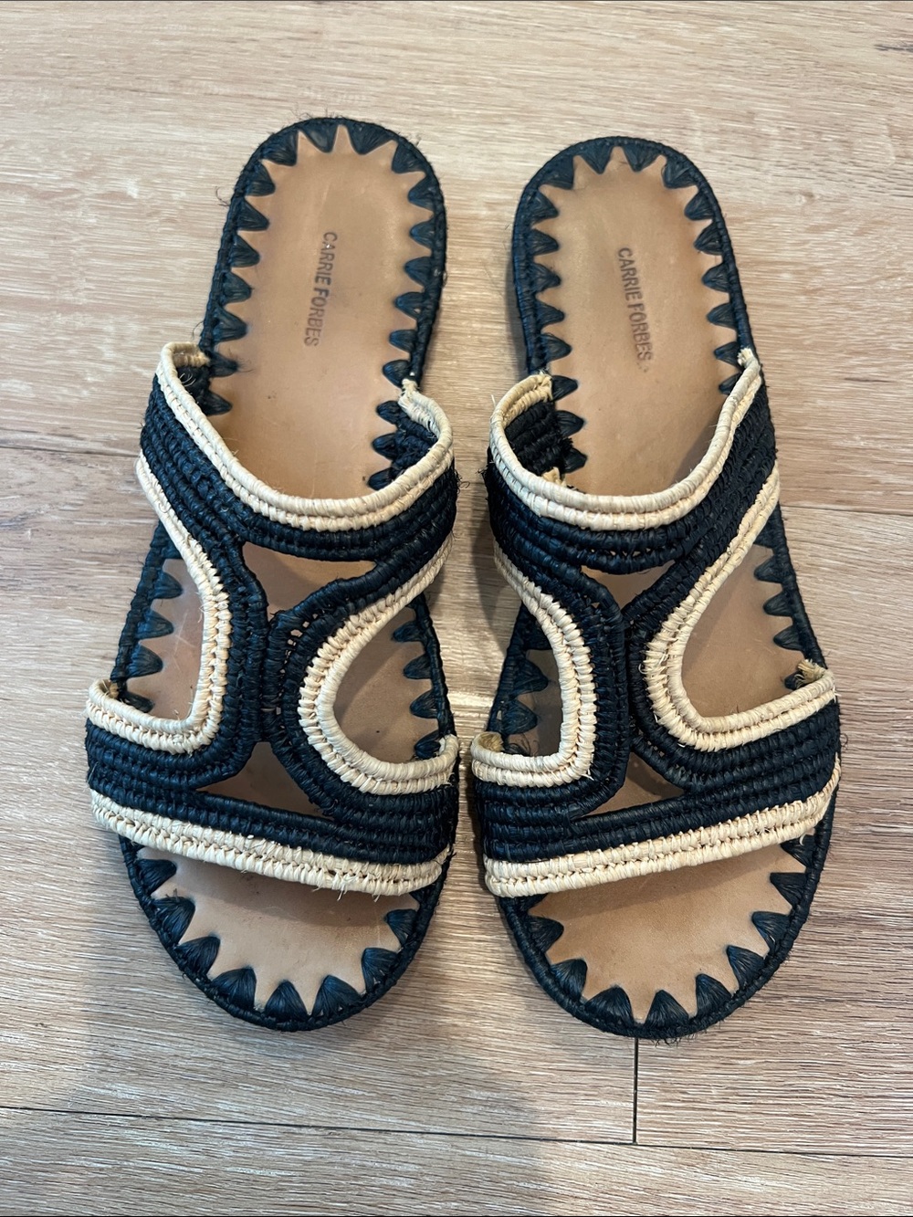 Carrie Forbes Raffia Cutout Black/cream trim Slides Size - 39